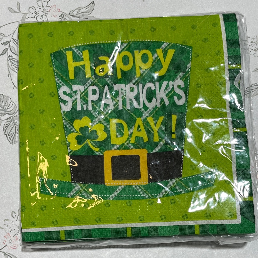 St. Patrick's Day Party Set - Green and White NWT - Picture 7 of 10